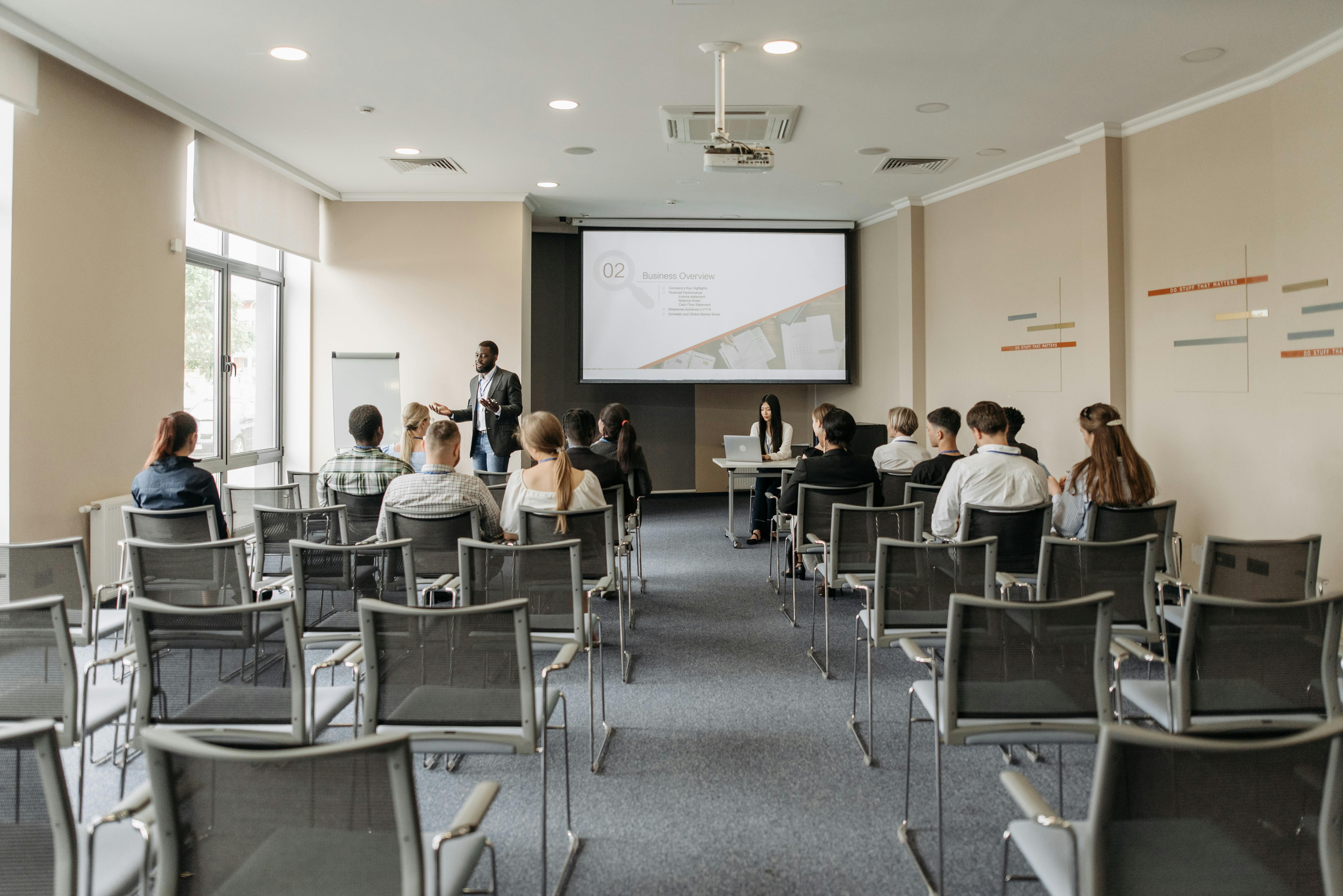 Article recommandé - 10 idées séminaires d'entreprise originaux à Paris & IDF | Conseils organisation évènement
