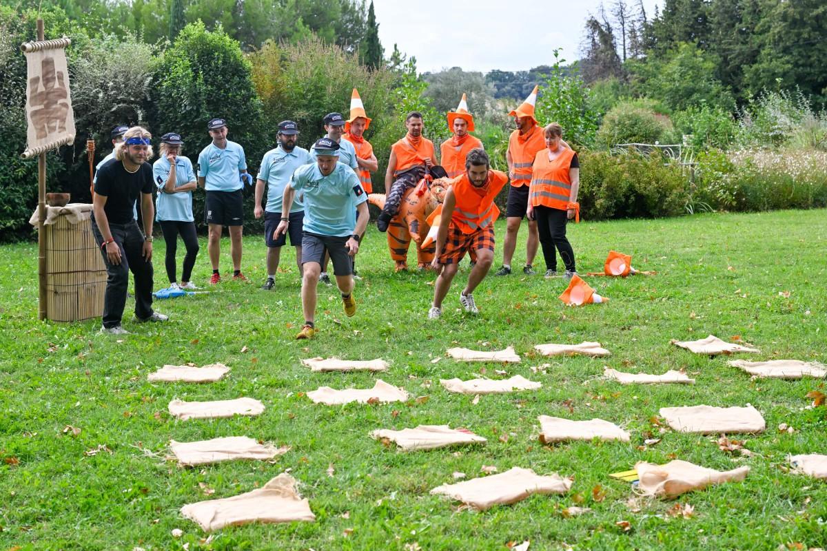 Article recommandé - Team Building : 7 idées pour renforcer la cohésion d'équipe | Conseils organisation évènement