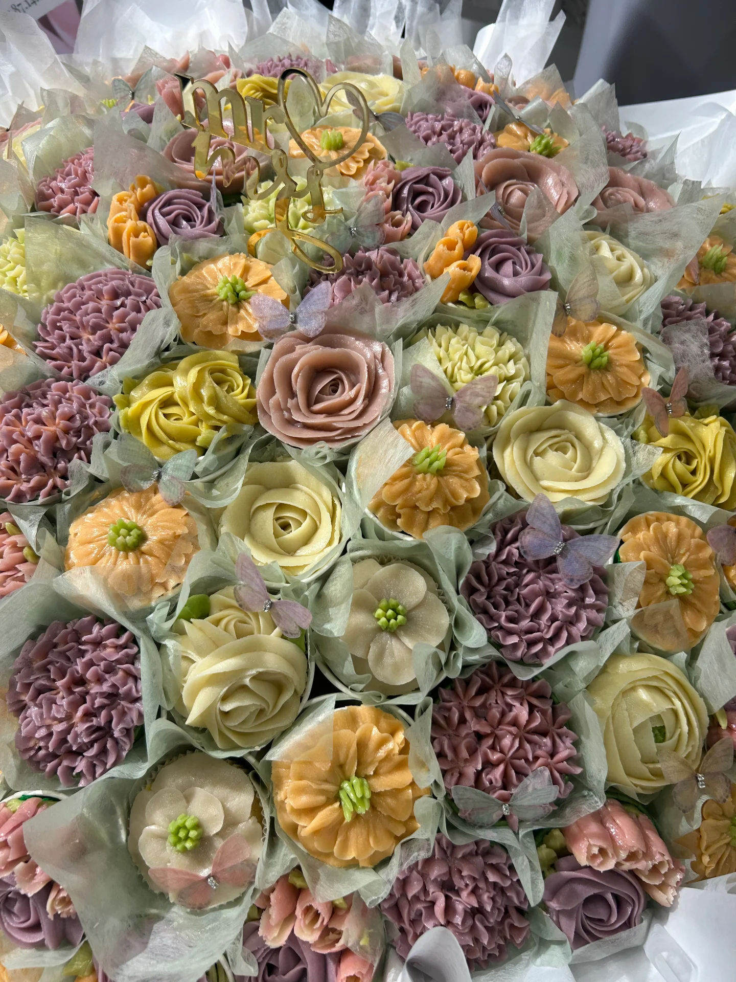 Gâteau fleuri personnalisé pour évènement privé – Création sur-mesure - Mariage à Île-de-France