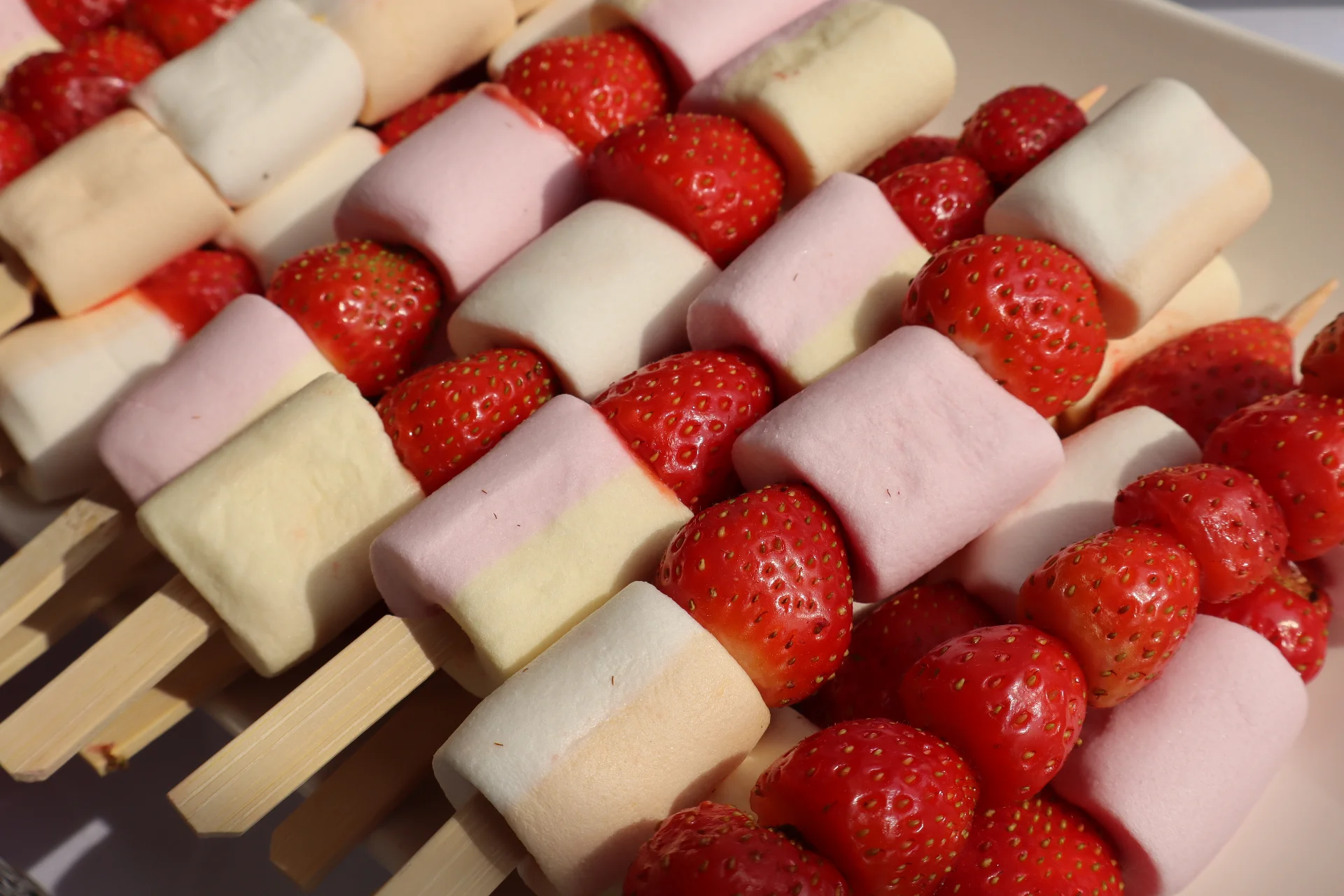 Animation gourmande pour évènement privé – Brochettes sucrées - Évènement Privé à Île-de-France